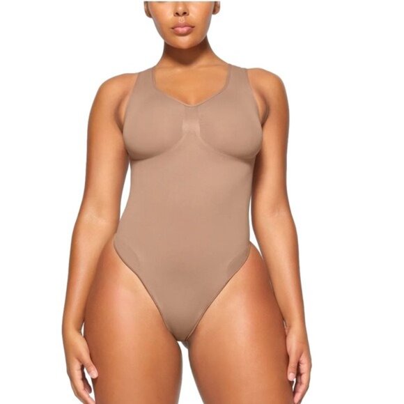 Skims Medium SEAMLESS SCULPT SCOOP NECK THONG BODYSUIT Sienna Brown NWOT MSRP 70 - Picture 5 of 7